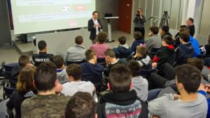 Conferencia del Dr. Francesc Matas en el auditorio de la Masia del FC Barcelona
